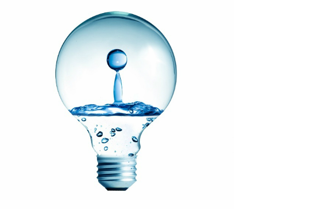 Australiana de 17 anos cria aparelho que produz energia e purifica água ao mesmo tempo Australiana de 17 anos cria aparelho que produz energia e purifica água ao mesmo tempo
